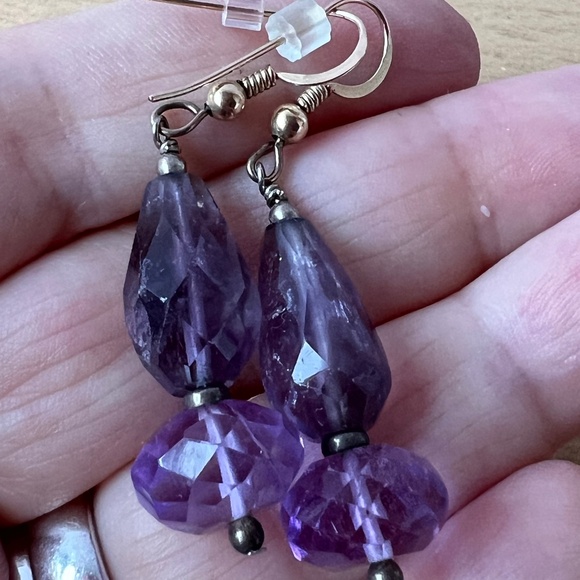 VINTAGE GENUINE FACETED PURPLE AMETHYST DROP DANGLE EARRINGS GOLD TONE METAL